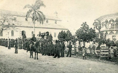 c. 1905 to c. 1906 the Batallón Ozama (Ozama Battalion, a Dominican military unit notable with a notable presence in Puerto Plata) in formation at the Parque Independencia (Independence Park) in Puerto Plata